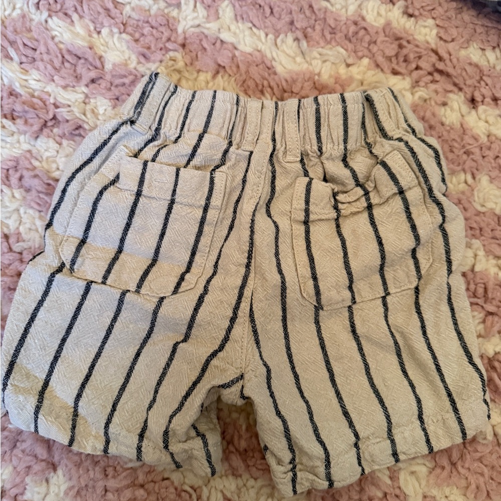 Zara Beige Shorts with grey Vertical Stripes - Picture 2 of 3